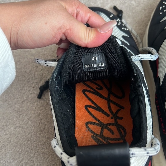 Versace Chain Reaction 2
Black Red - Picture 4 of 5